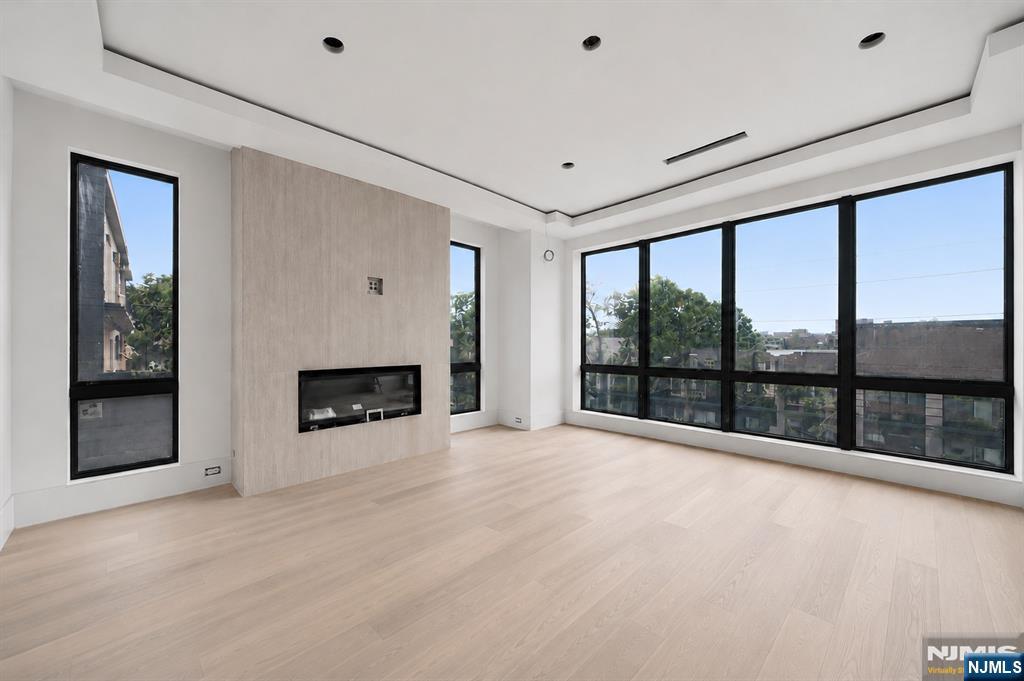 392 Undercliff Avenue, Unit 1 Edgewater, NJ 07020 - Photo 2 of 12