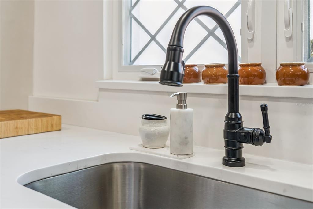 1304 Santa Rosa Court Lady Lake, FL 32159 - Photo 4 of 30