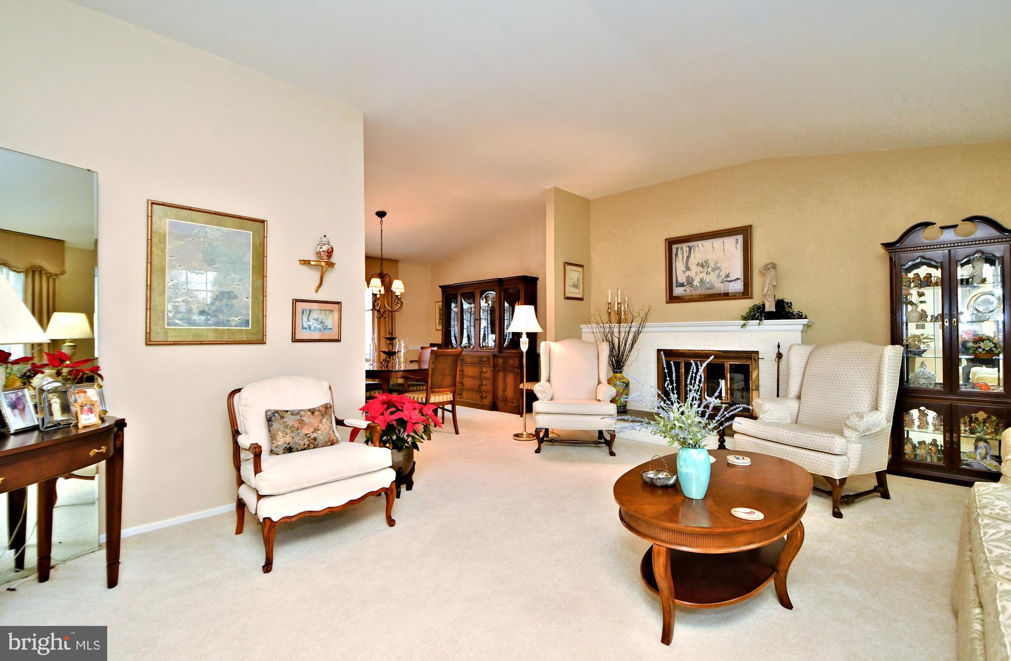 988 Williamson Road Horsham, PA 19044 - Photo 6 of 47 Living Room