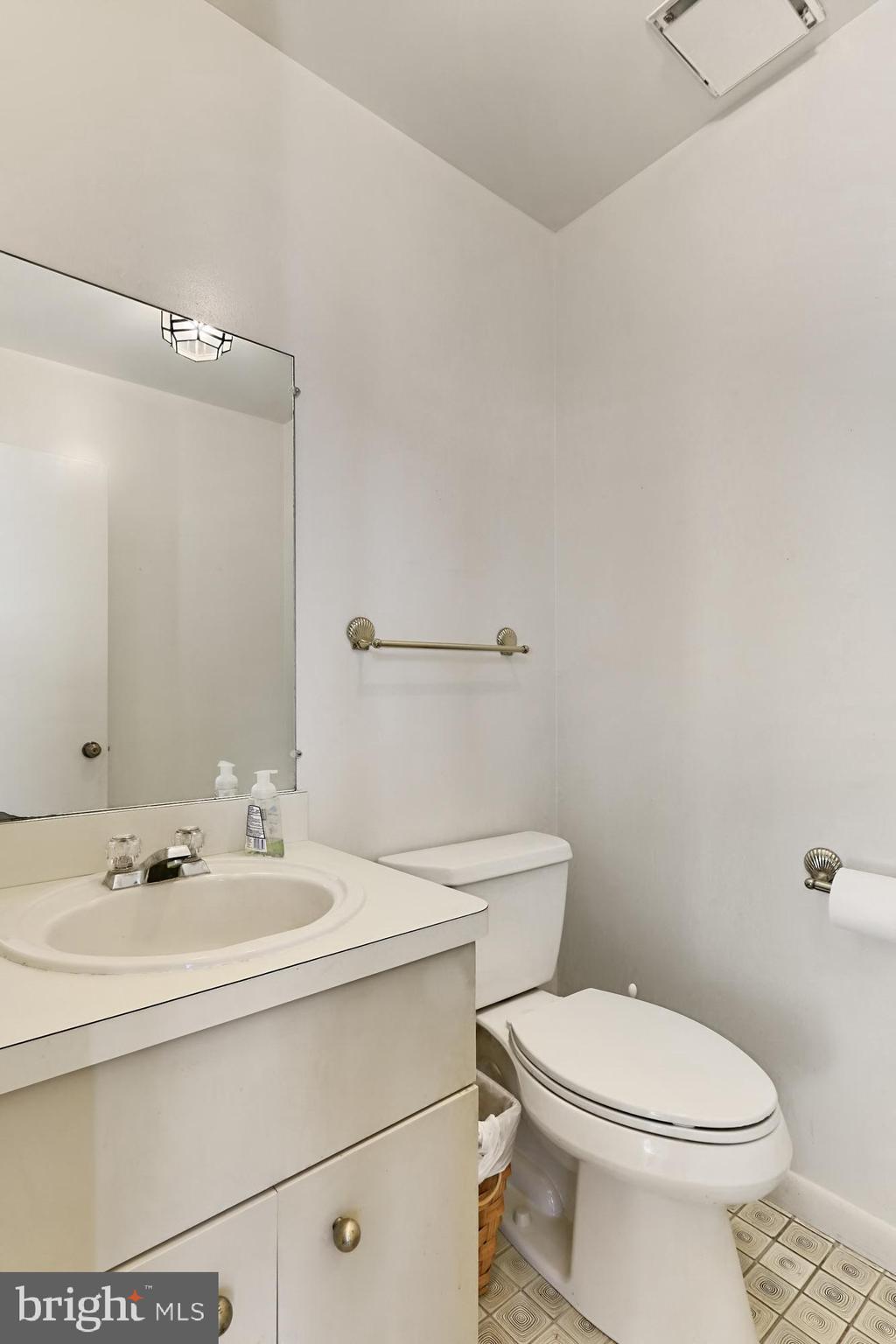 3666 Russell Road Woodbridge, VA 22192 - Photo 30 of 78 Half Bath