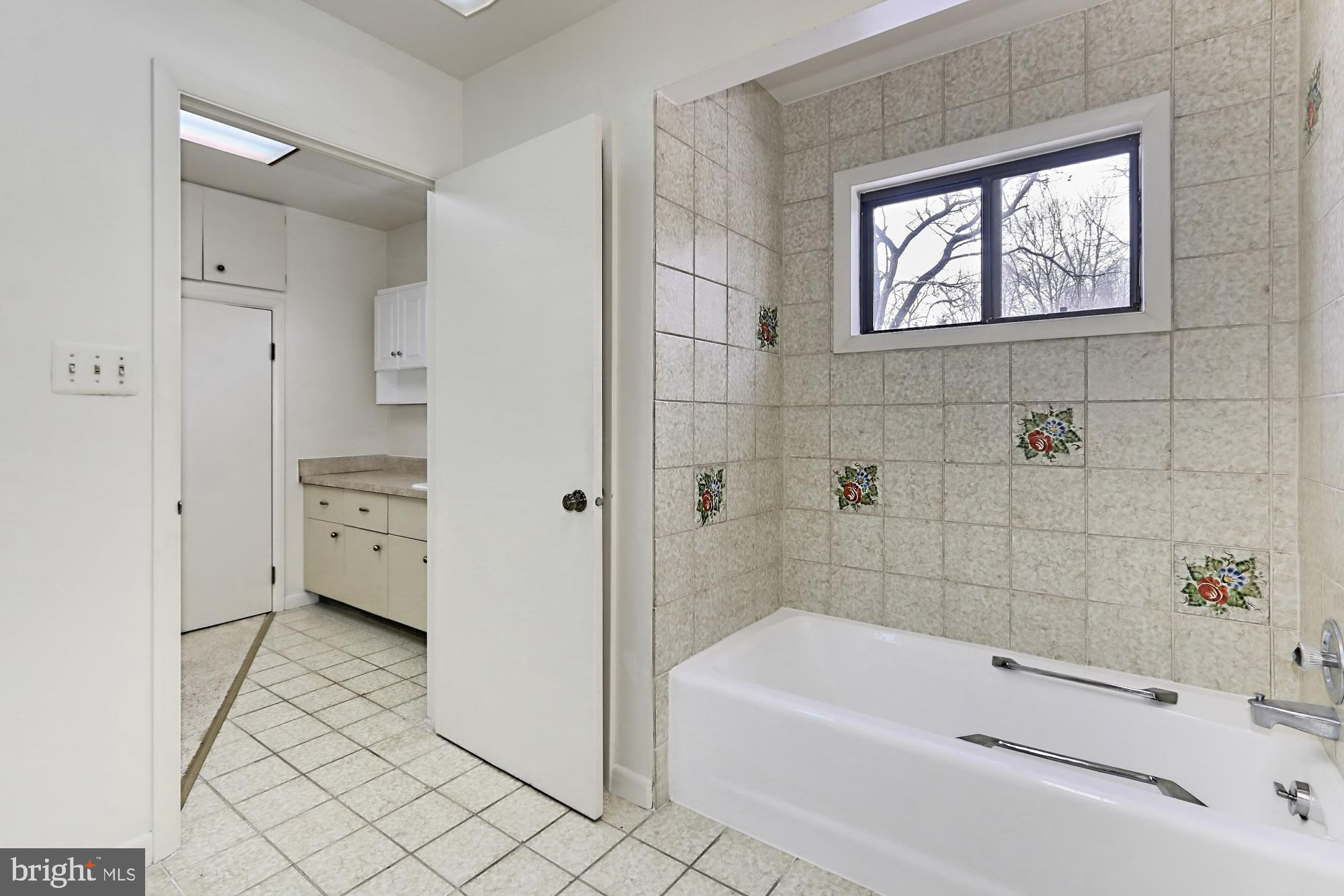 3666 Russell Road Woodbridge, VA 22192 - Photo 34 of 78 Master Bath