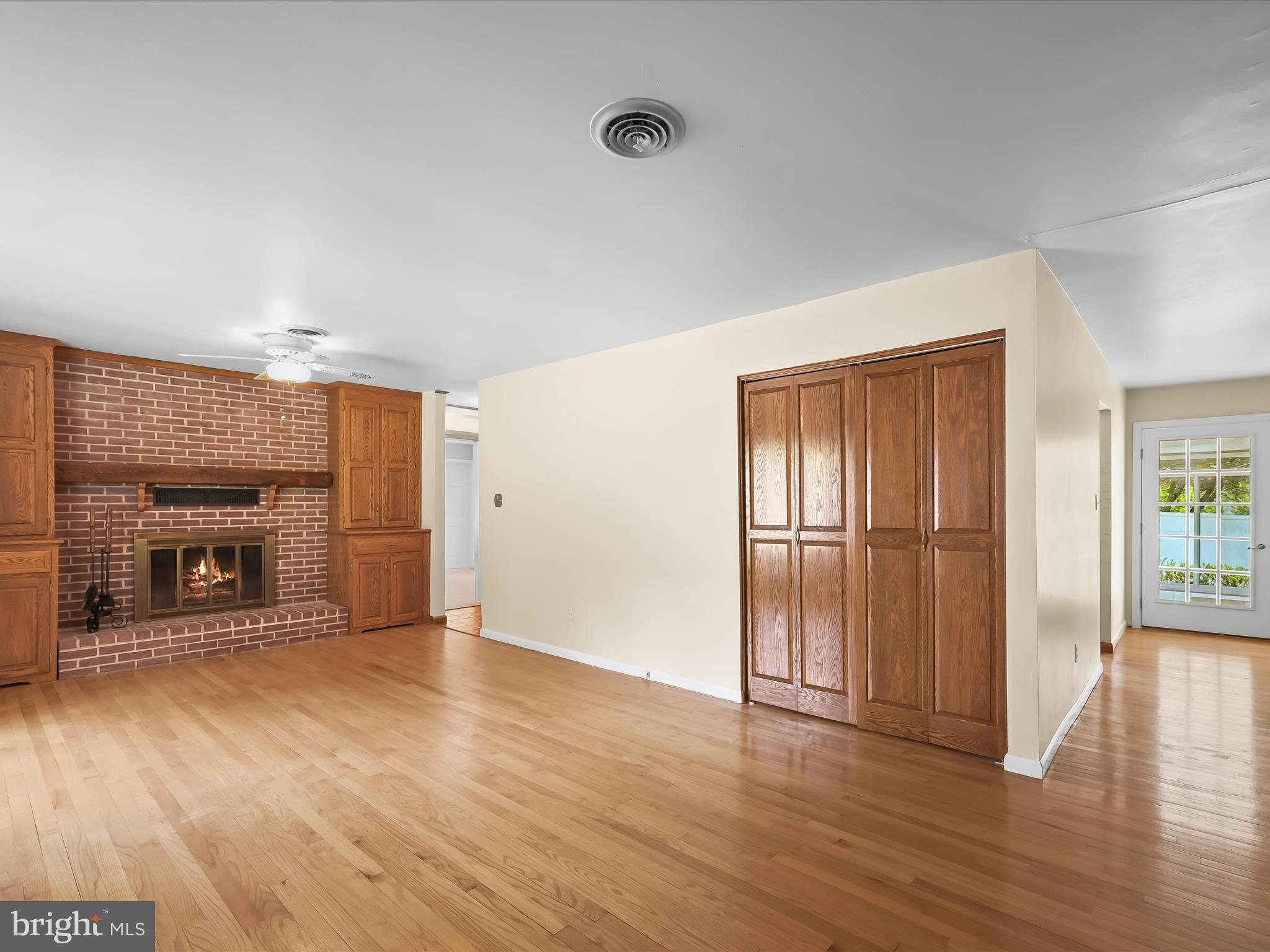 3835 Rinehart Road Westminster, MD 21158 - Photo 7 of 58 Living Room