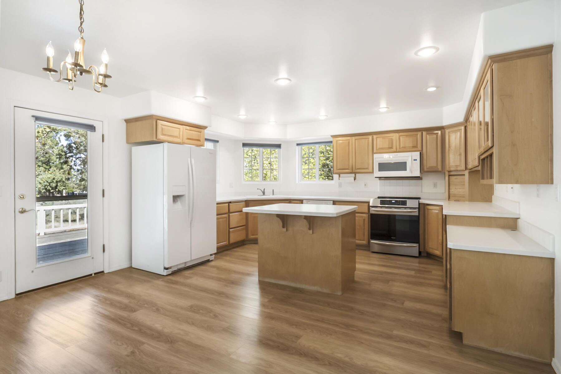 892 Northwest Chelsea Loop Bend, OR 97703 - Photo 13 of 46 JH5_1126