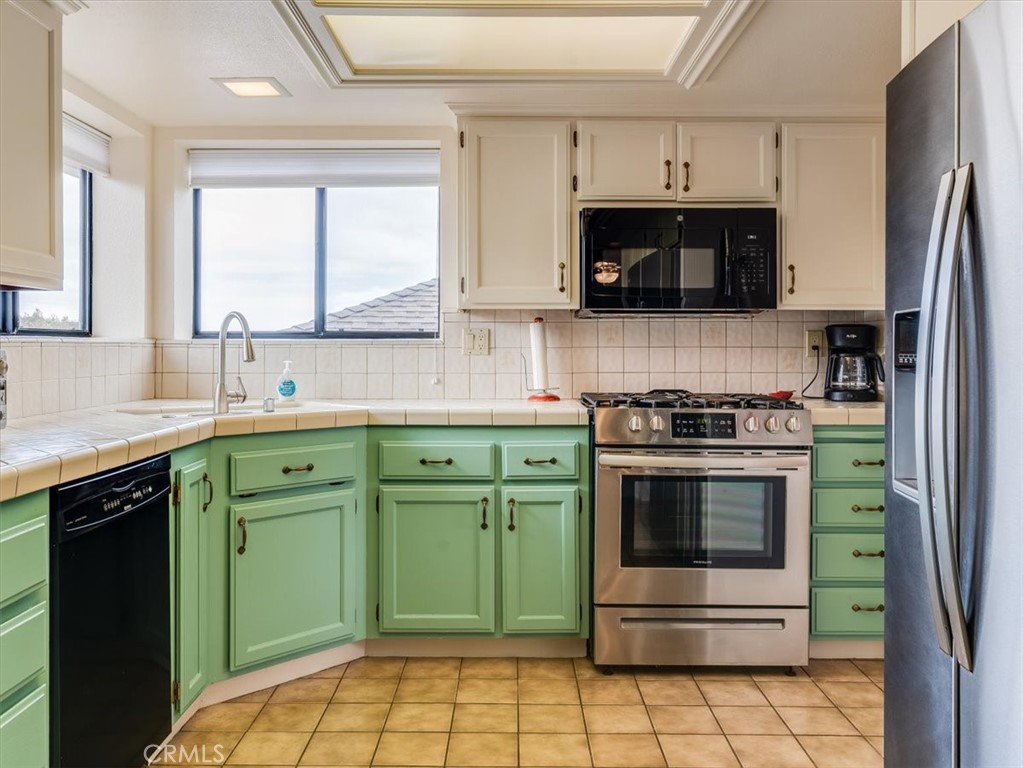 249 Margo Way Pismo Beach, CA 93449 - Photo 11 of 37