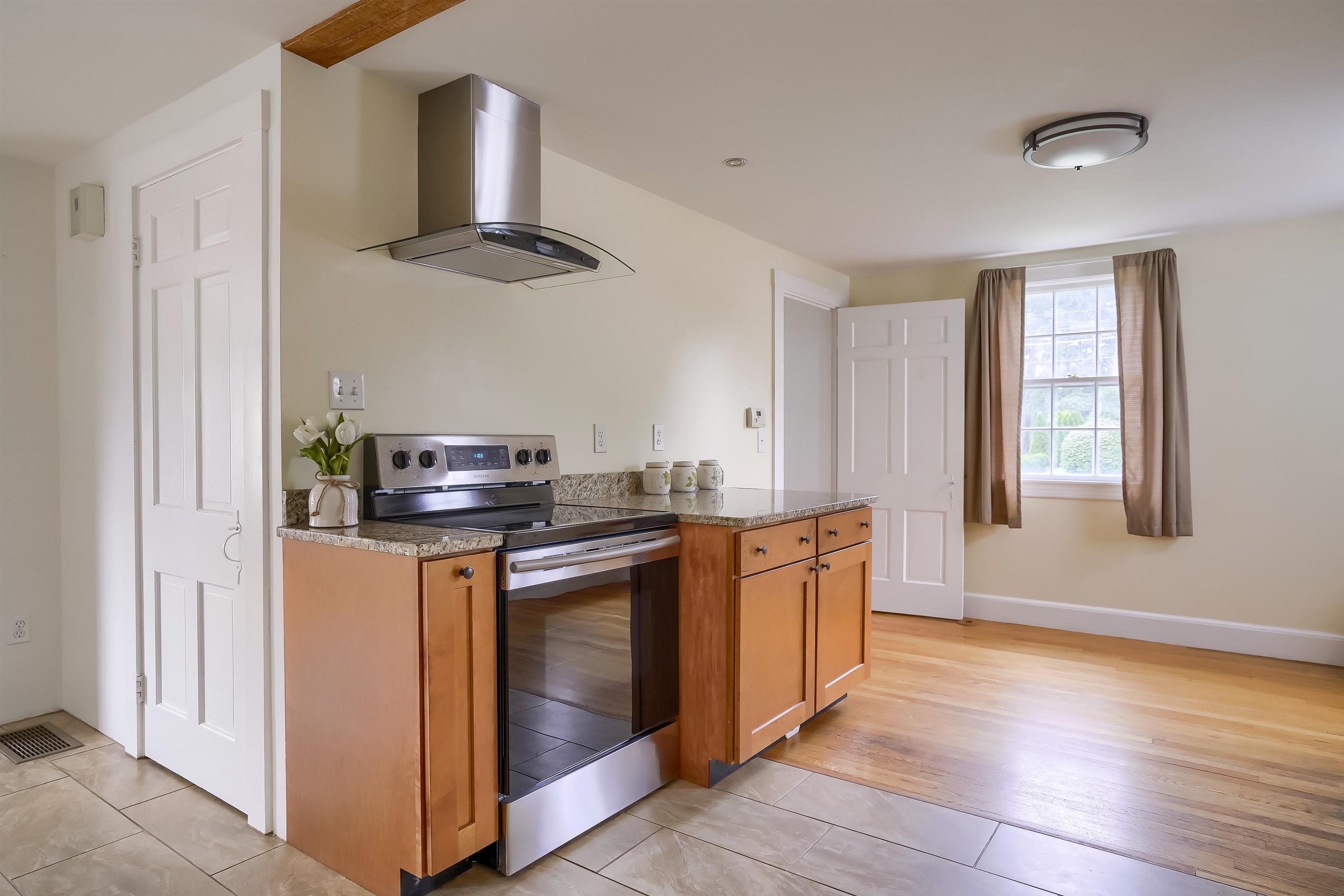 6 East Dunstable Road Nashua, NH 03060 - Photo 3 of 30 Gallery Image 3