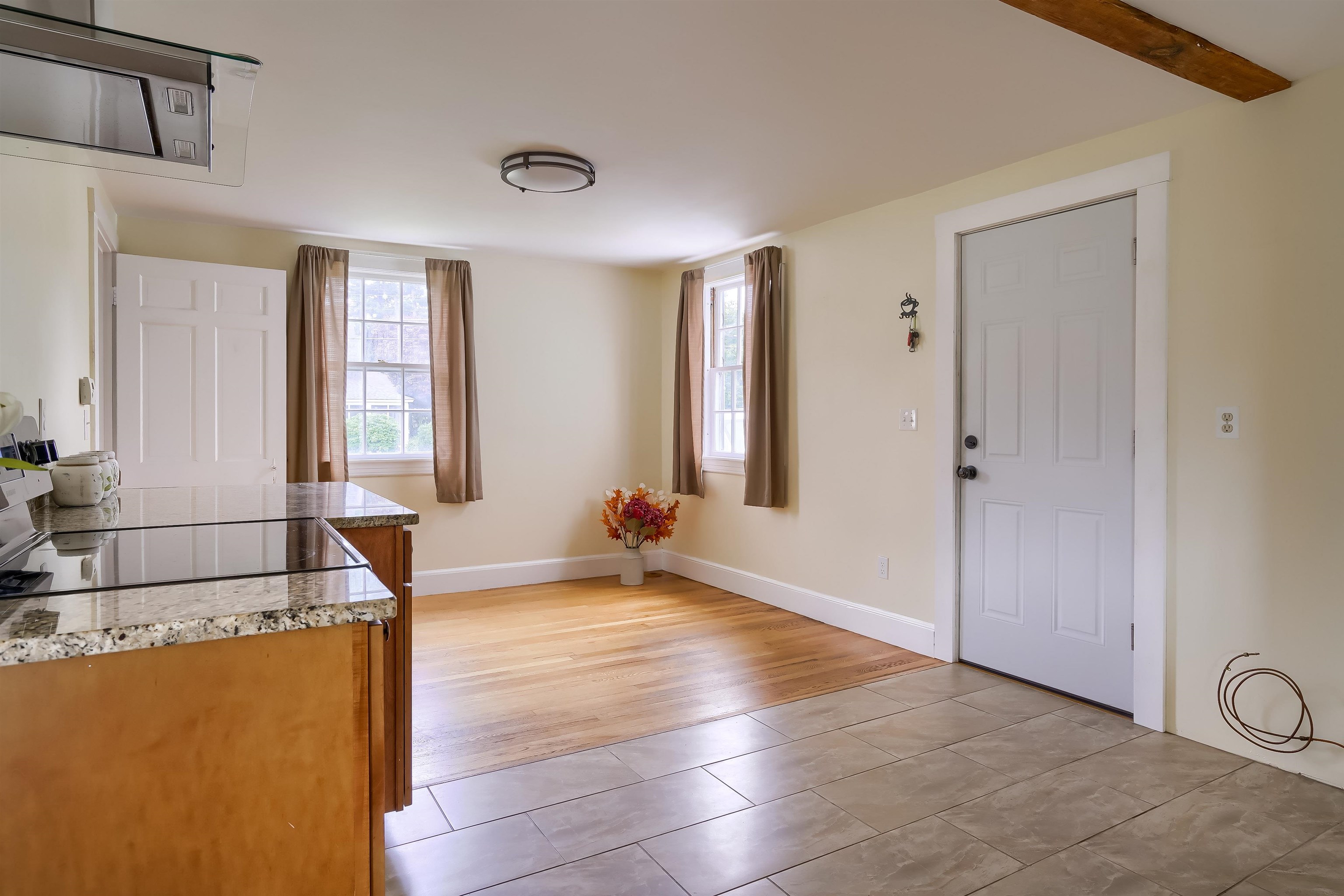 6 East Dunstable Road Nashua, NH 03060 - Photo 4 of 30 Gallery Image 4