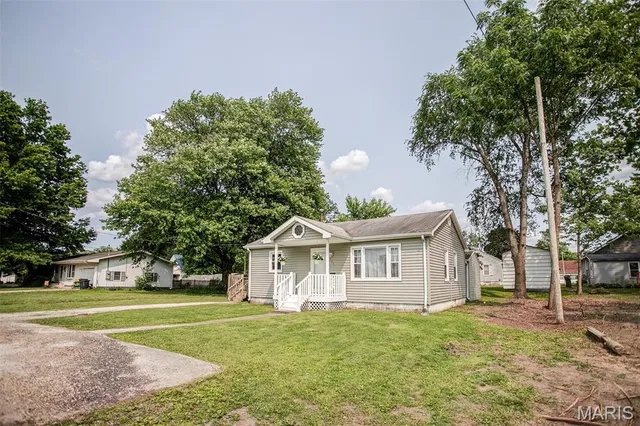 $80,000 | 605 Houston Street, Pleasant Hill, IL 62366