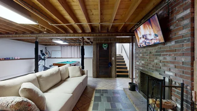 a view of livingroom with furniture