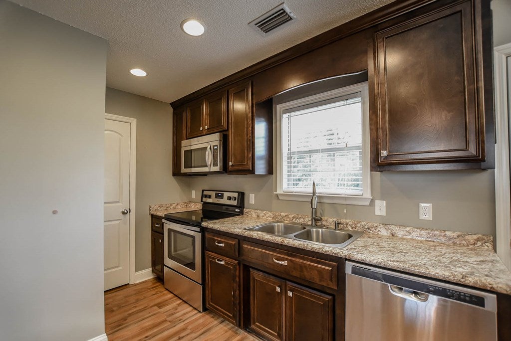 2742 Rabbit Ridge Run Valdosta, GA 31605 - Photo 9 of 23 Gallery Image 9