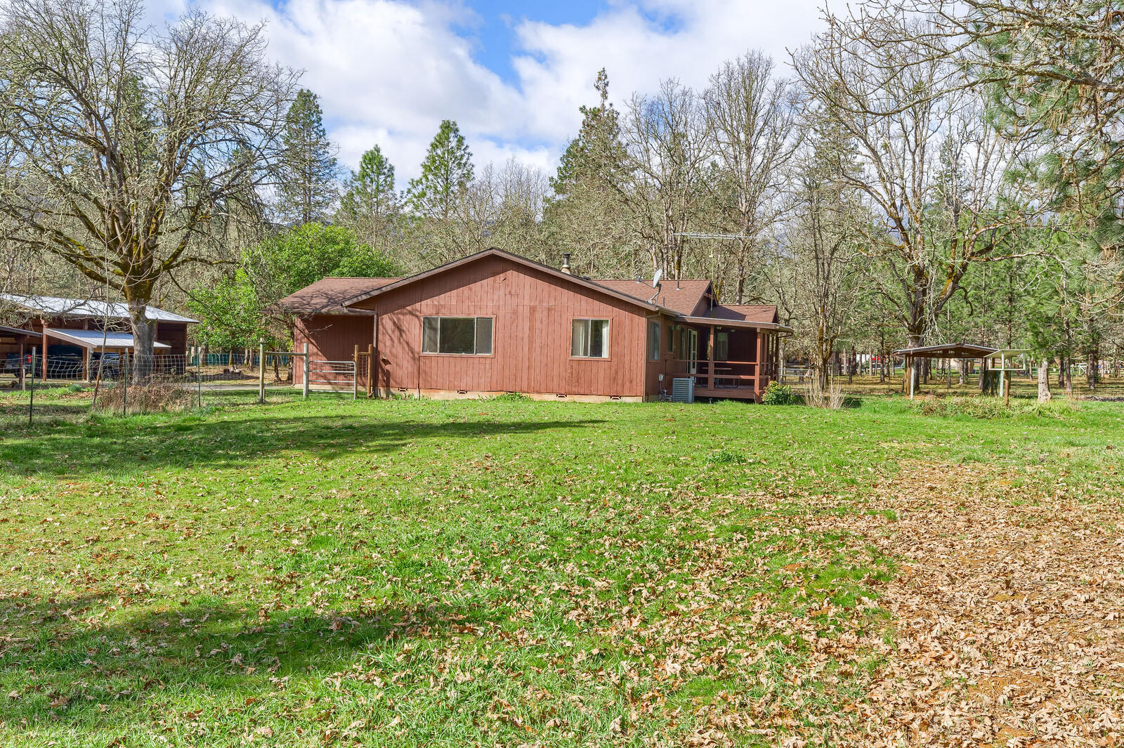 2021 Pine Grove Road Rogue River, OR 97537 - Photo 33 of 50 17_PGR_17_mls