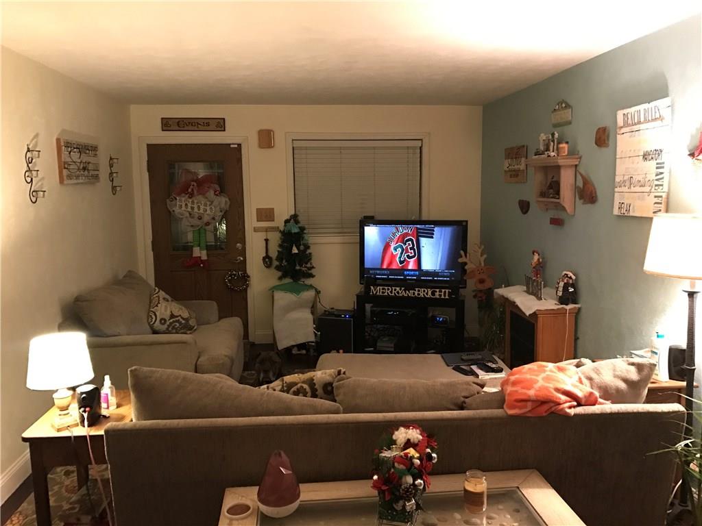 988 Peairs Road Elizabeth, PA 15037 - Photo 5 of 14 Livingroom from midway, hallway is off to the left