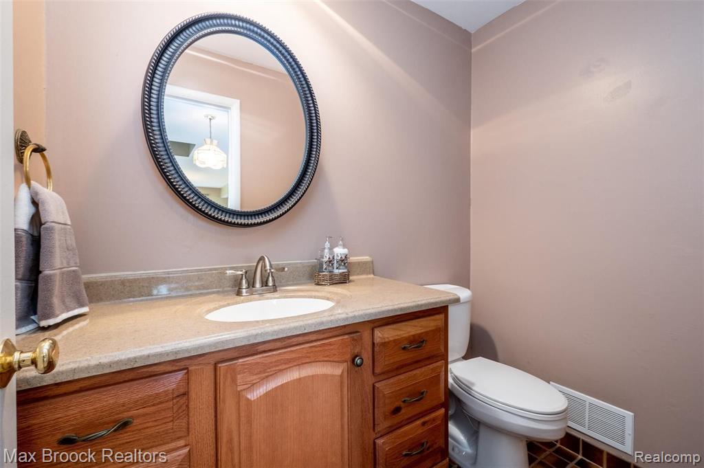 22614 Meadowbrook Road Novi, MI 48375 - Photo 16 of 34
