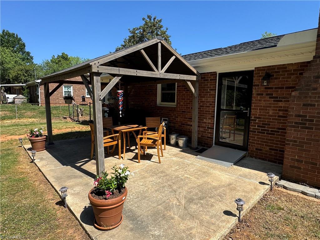2436 Wickham Road Kernersville, NC 27284 - Photo 28 of 31 Patio