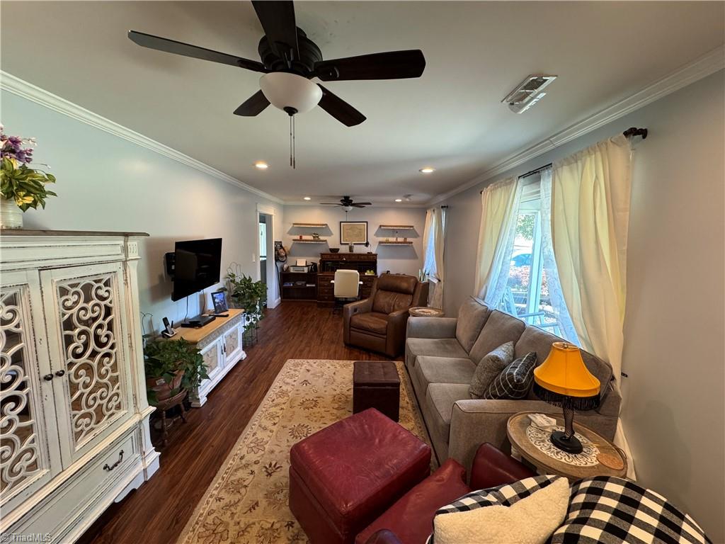 2436 Wickham Road Kernersville, NC 27284 - Photo 10 of 31 Living room