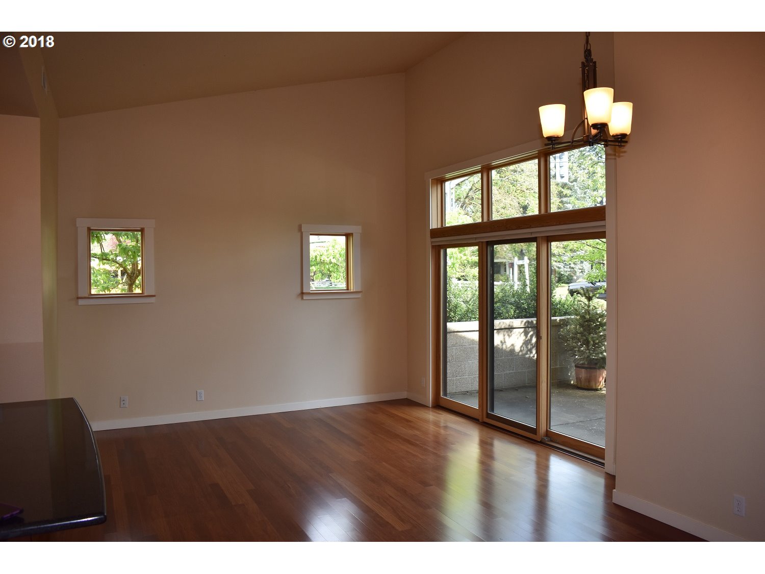 1435 Perdue Loop Eugene, OR 97401 - Photo 3 of 22 Living Room/Dining Room