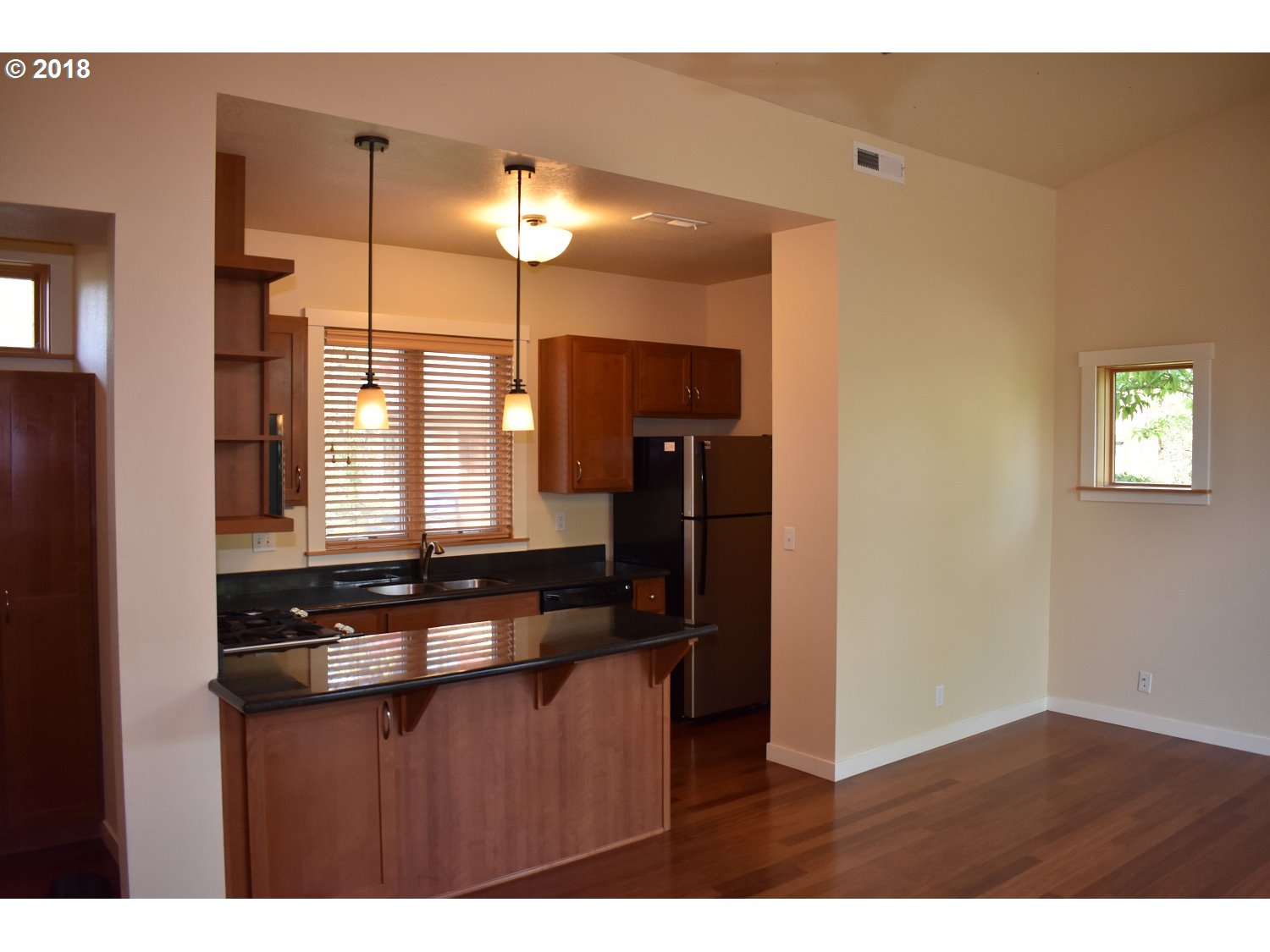 1435 Perdue Loop Eugene, OR 97401 - Photo 5 of 22 Kitchen/Living Room