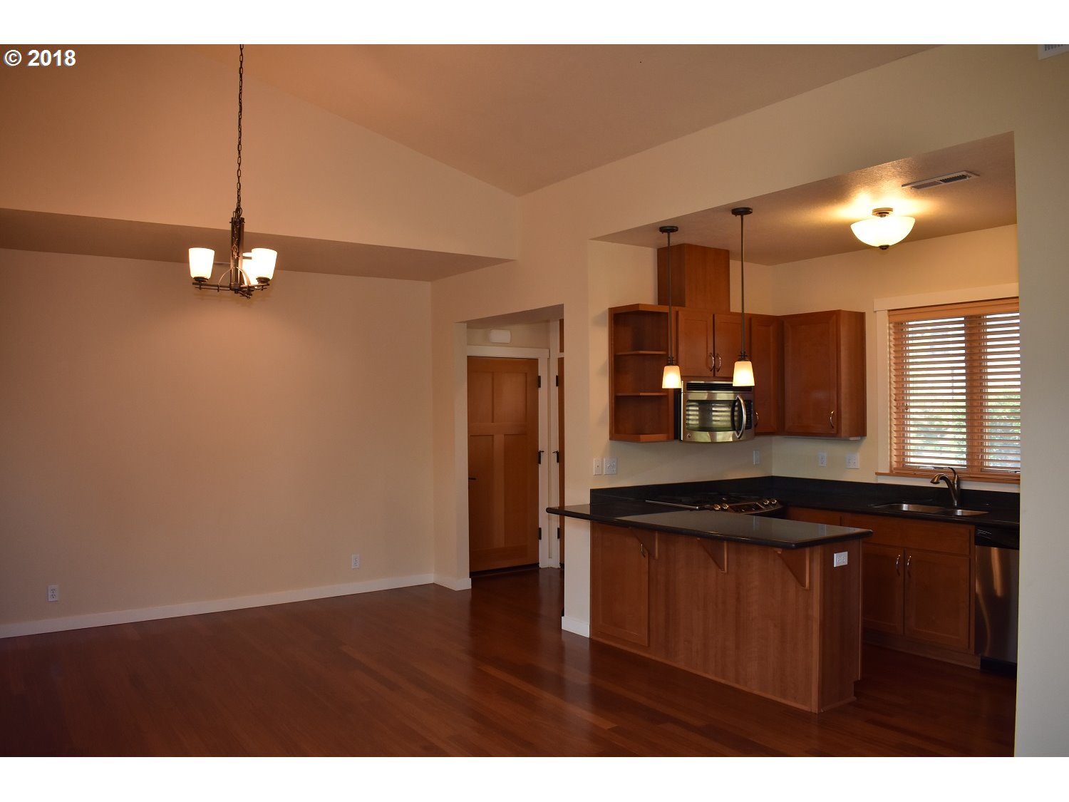 1435 Perdue Loop Eugene, OR 97401 - Photo 7 of 22 Kitchen/Dining Room