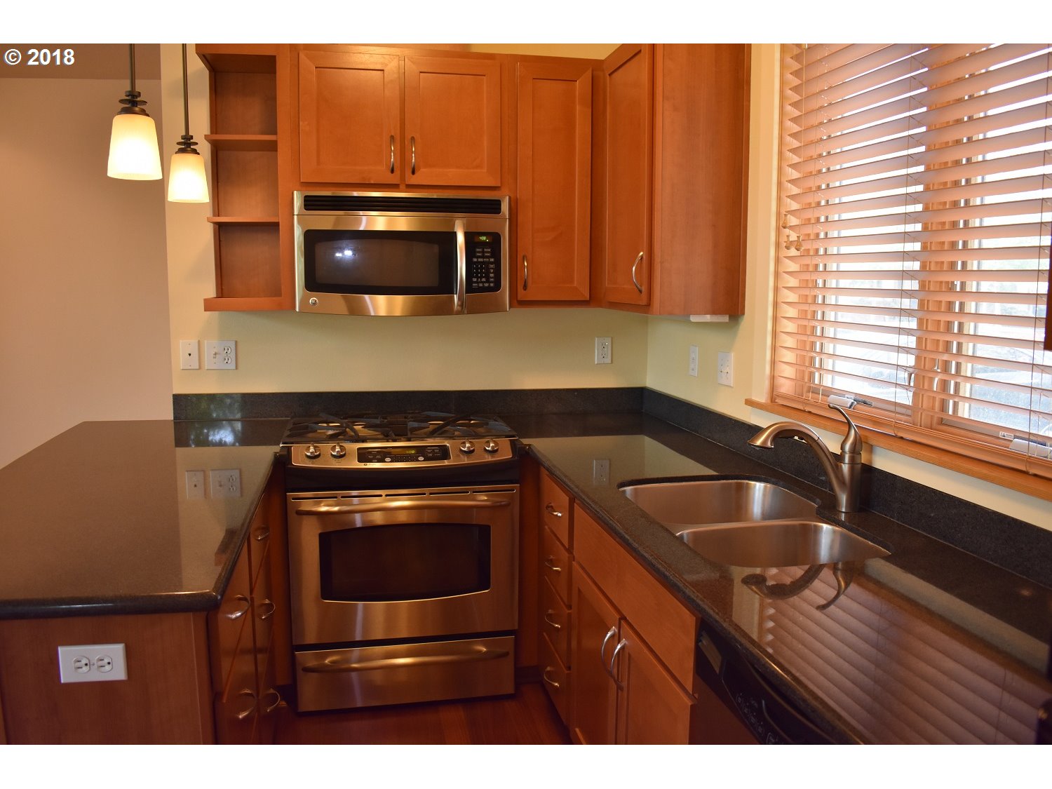 1435 Perdue Loop Eugene, OR 97401 - Photo 9 of 22 Kitchen