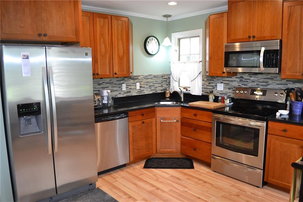 15 Bristol Road, Unit 4B Damariscotta, ME 04543 - Photo 4 of 29 Kitchen with new stainless steel...