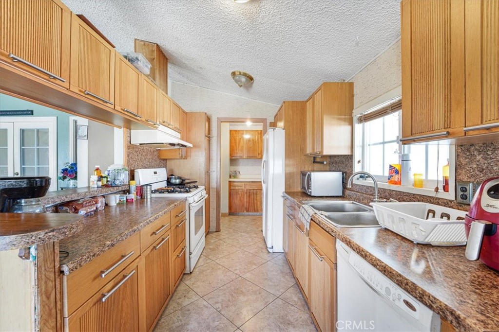 13378 Paramount Road Phelan, CA 92371 - Photo 16 of 43