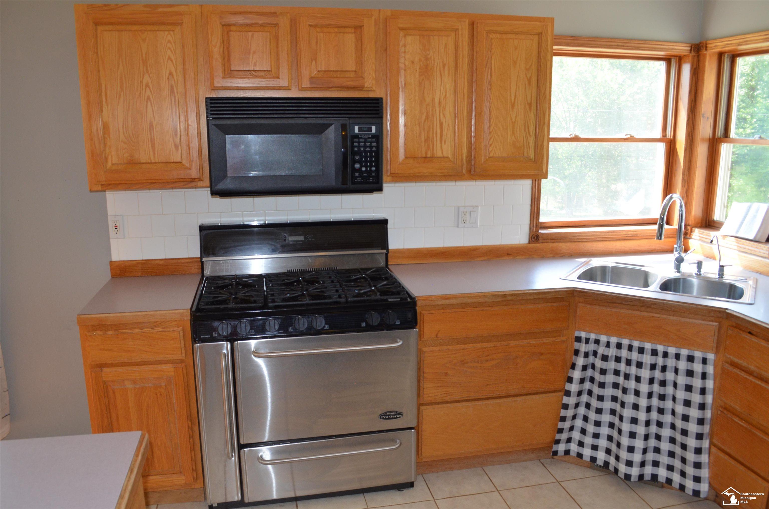 2977 Oakley Road Stockbridge, MI 49285 - Photo 8 of 34