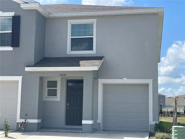 a view of a house with backyard