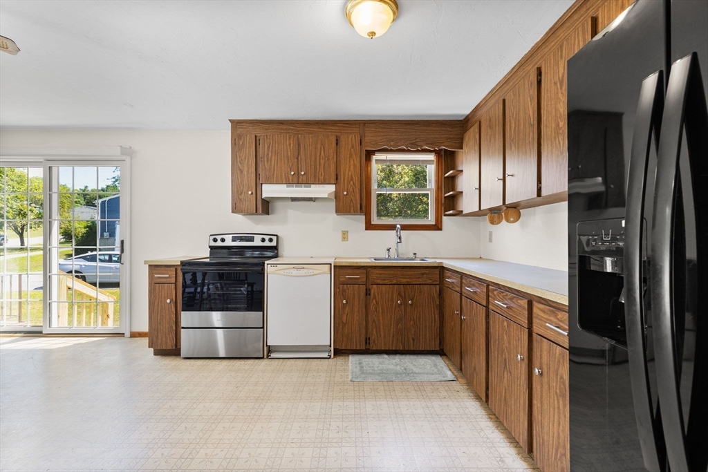 62 Meadow Road Spencer, MA 01562 - Photo 10 of 17 Gallery Image 10