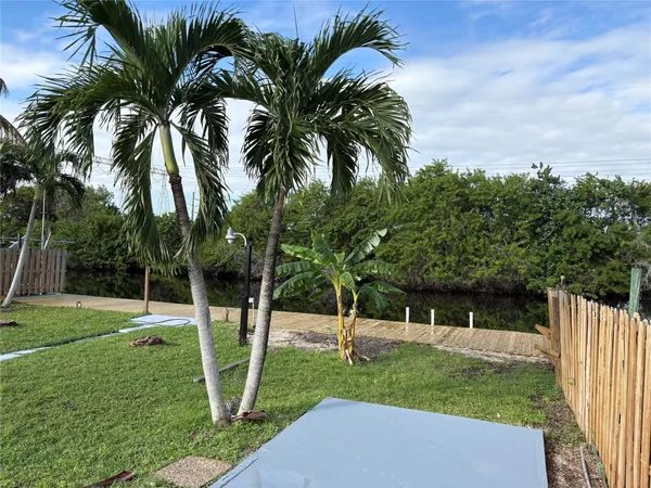 $4,250 | 4697 Southwest 35th Avenue, Fort Lauderdale, FL 33312