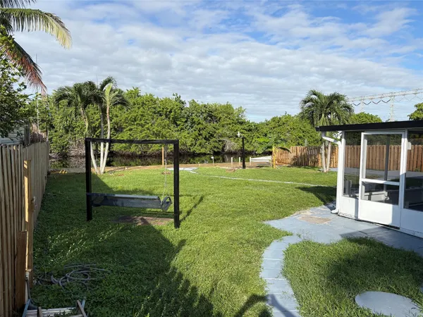 $4,250 | 4697 Southwest 35th Avenue, Fort Lauderdale, FL 33312