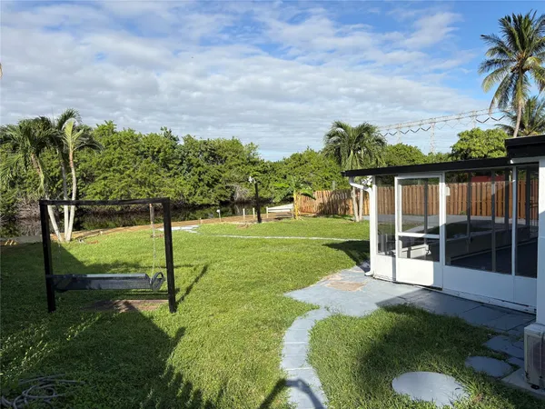 $4,250 | 4697 Southwest 35th Avenue, Fort Lauderdale, FL 33312