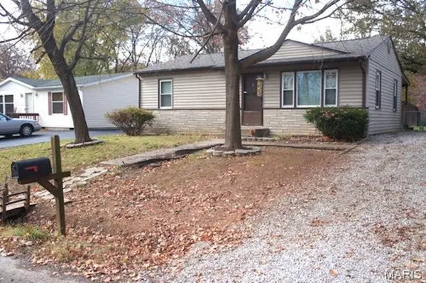 $1,175 | 308 Roselawn Avenue, Fairview Heights, IL 62208