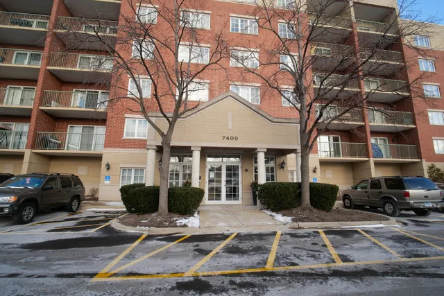 $2,900 | 7400 Lincoln Avenue, Unit 601, Skokie, IL 60076