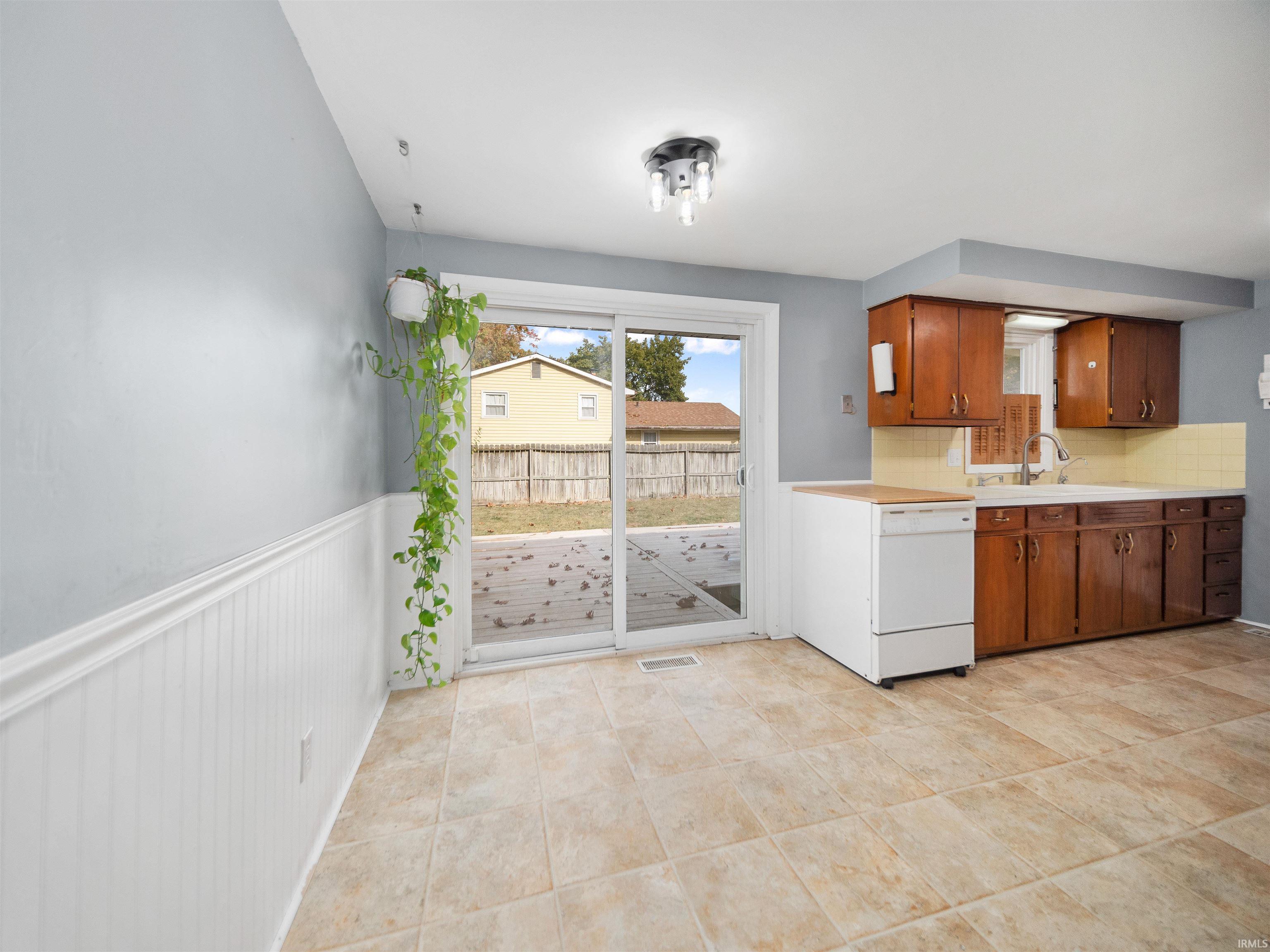 3231 Varsity Lane Fort Wayne, IN 46805 - Photo 5 of 32