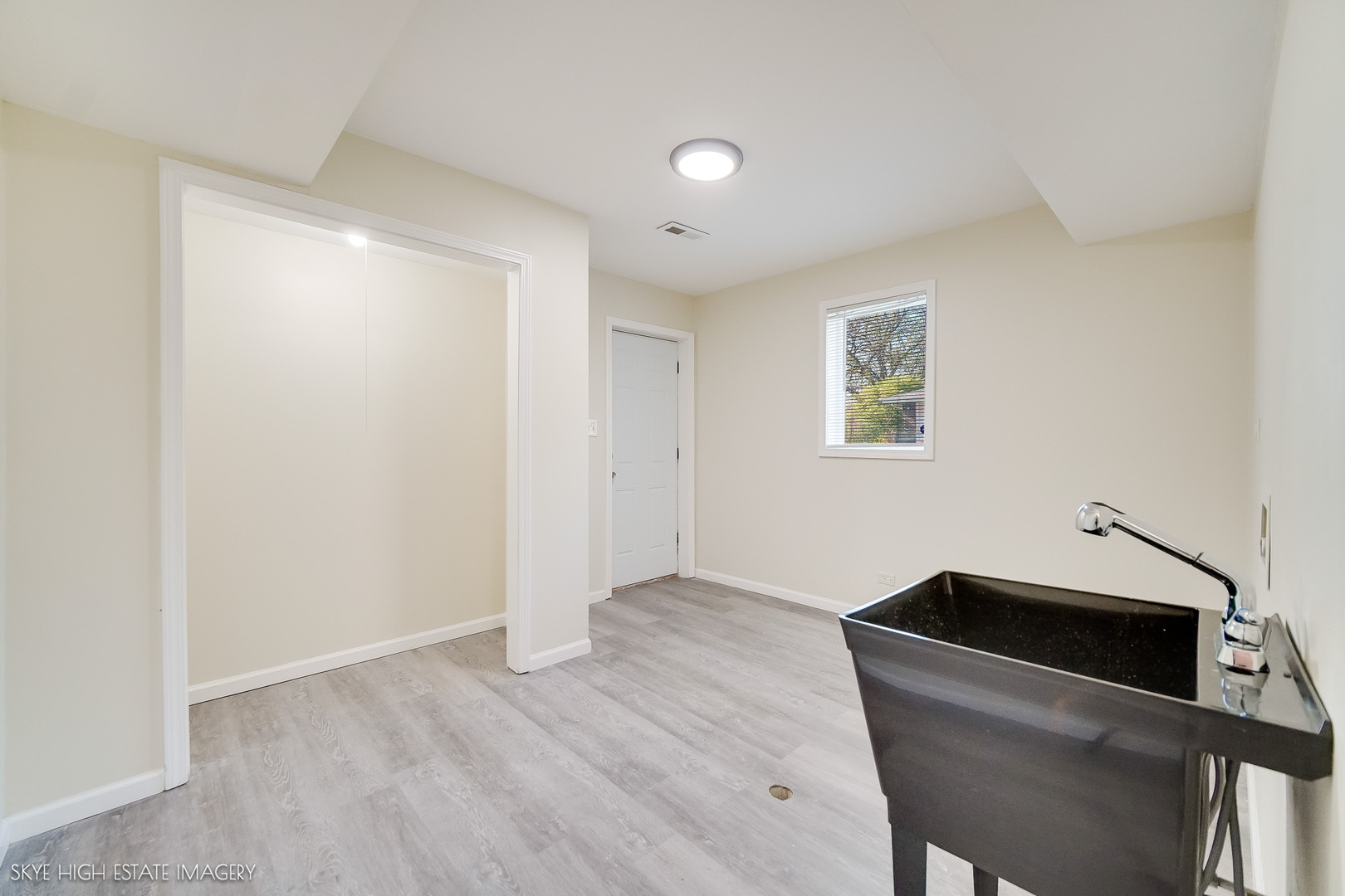 24615 Mulberry Lane Crete, IL 60417 - Photo 17 of 21 a view of empty room with wooden floor