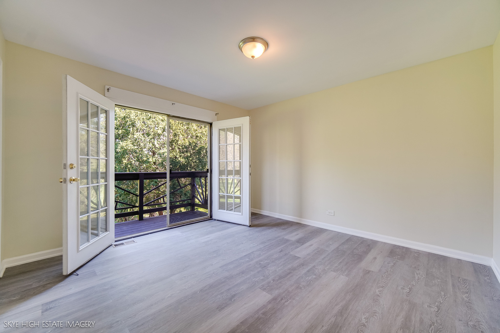 24615 Mulberry Lane Crete, IL 60417 - Photo 8 of 21 an empty room with floor to ceiling window and an outdoor view