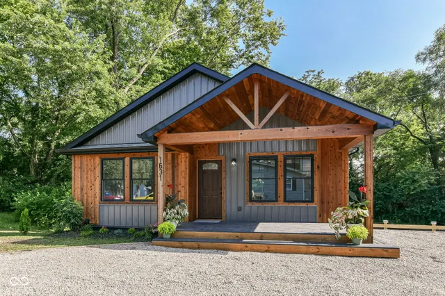 $285,000 | 1631 Kentucky Avenue, Columbus, IN 47201