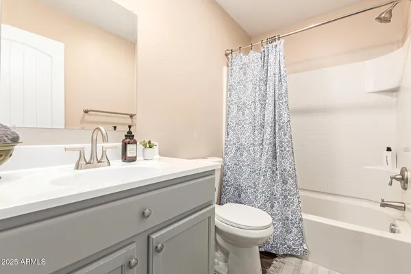 an empty room with closet and ceiling fan