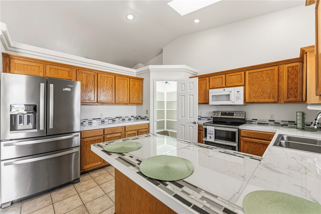 9332 Branded Road Kingman, AZ 86401 - Photo 3 of 44 a kitchen with stainless steel appliances granite countertop a sink stove and refrigerator