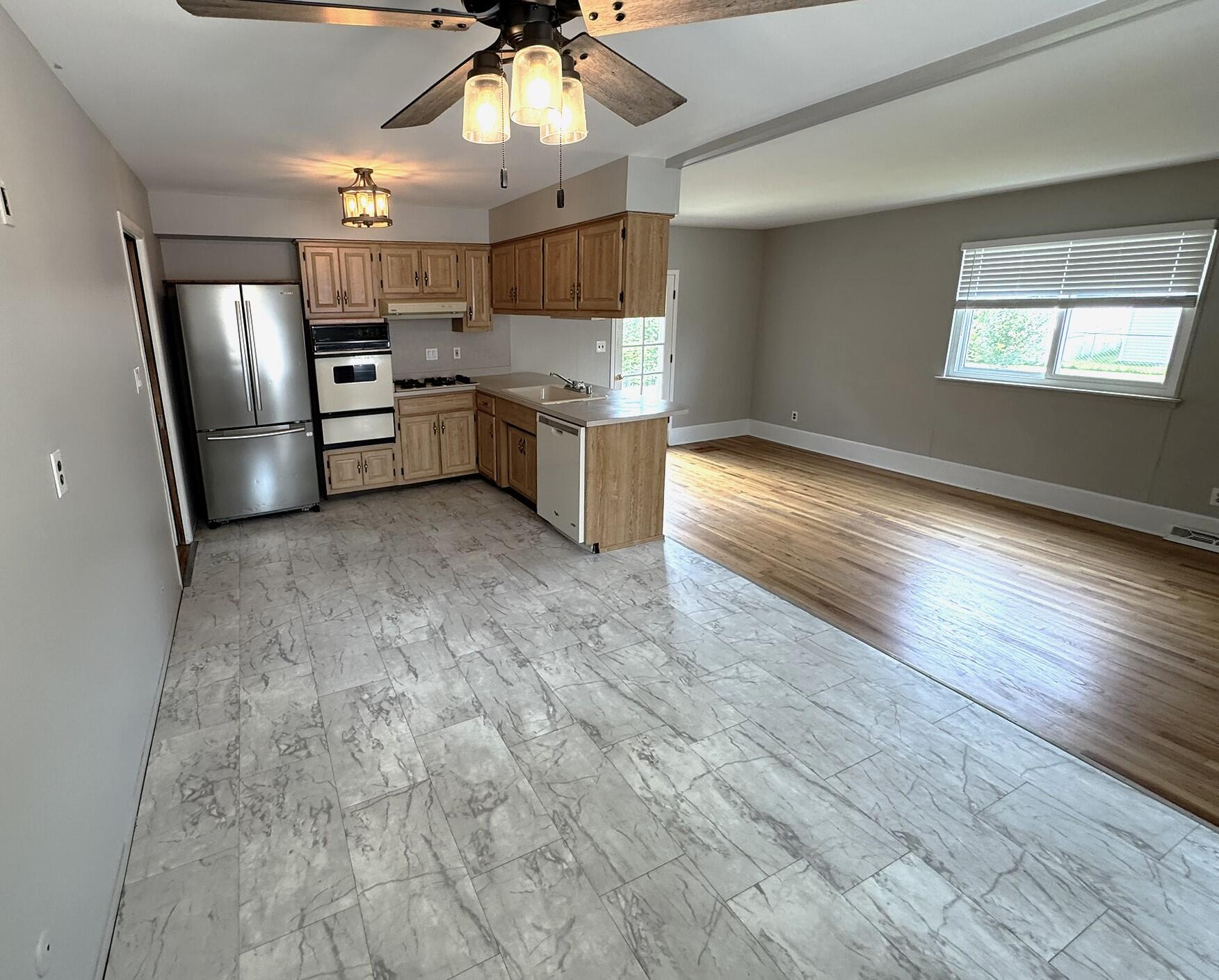 15425 Leader Taylor, MI 48180 - Photo 13 of 29 Kitchen 6