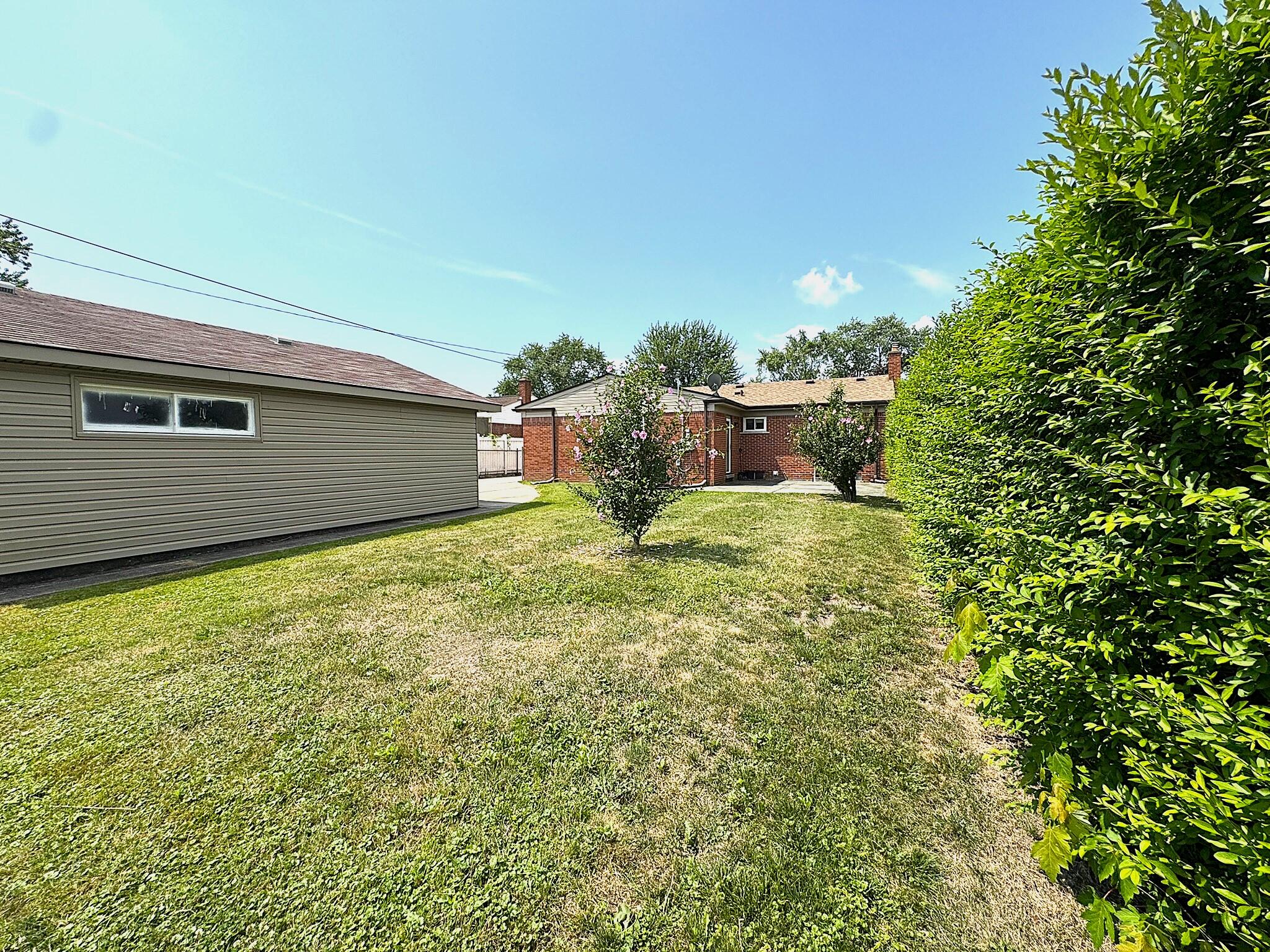 15425 Leader Taylor, MI 48180 - Photo 6 of 29 Backyard 3