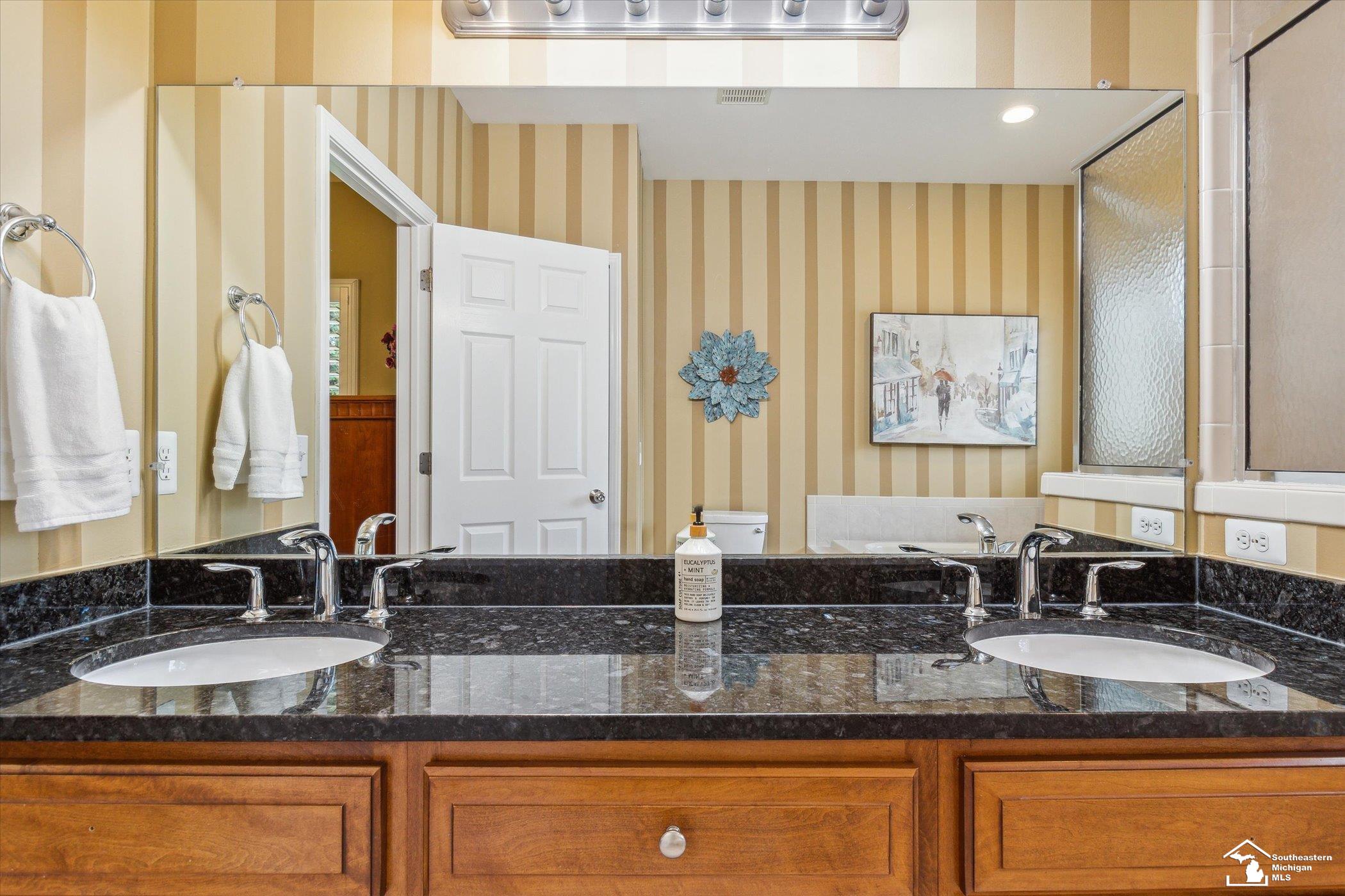 21508 Raintree Drive Macomb, MI 48044 - Photo 27 of 62 50115305-26.JPG