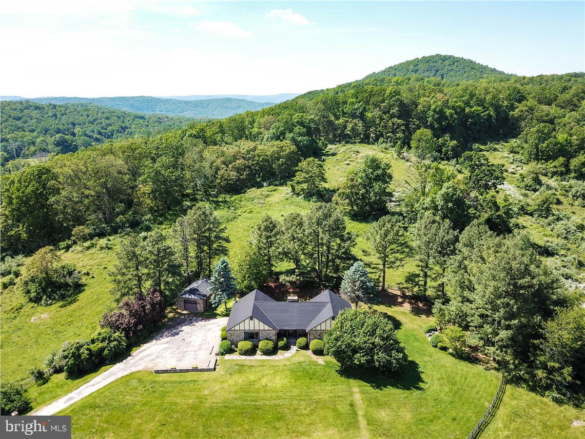 10342 Moreland Road Delaplane, VA 20144 - Photo 5 of 59 Moreland Farm on Little Cobbler Mountain