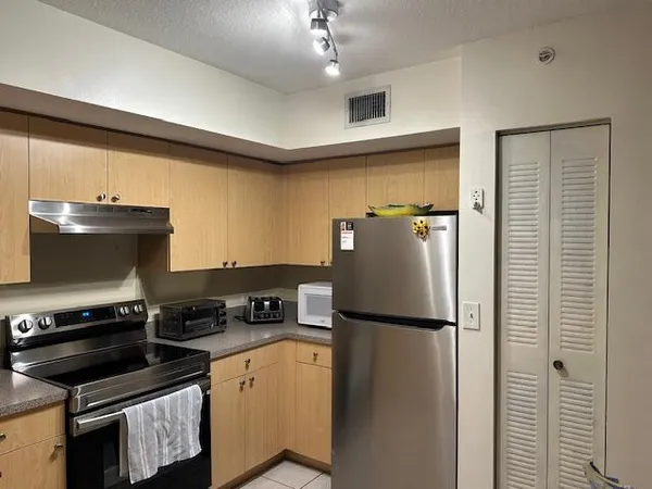 $2,600 | 615 Villa Circle, Unit 615, Boynton Beach, FL 33435