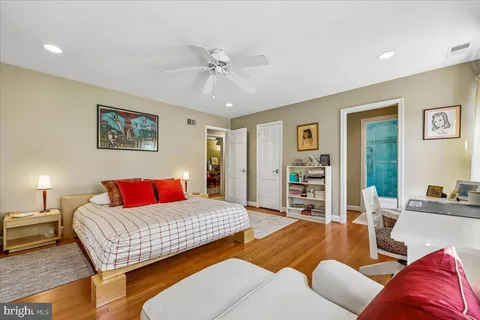 $1,490,000 | 6 Old Stage Court, Rockville, MD 20852