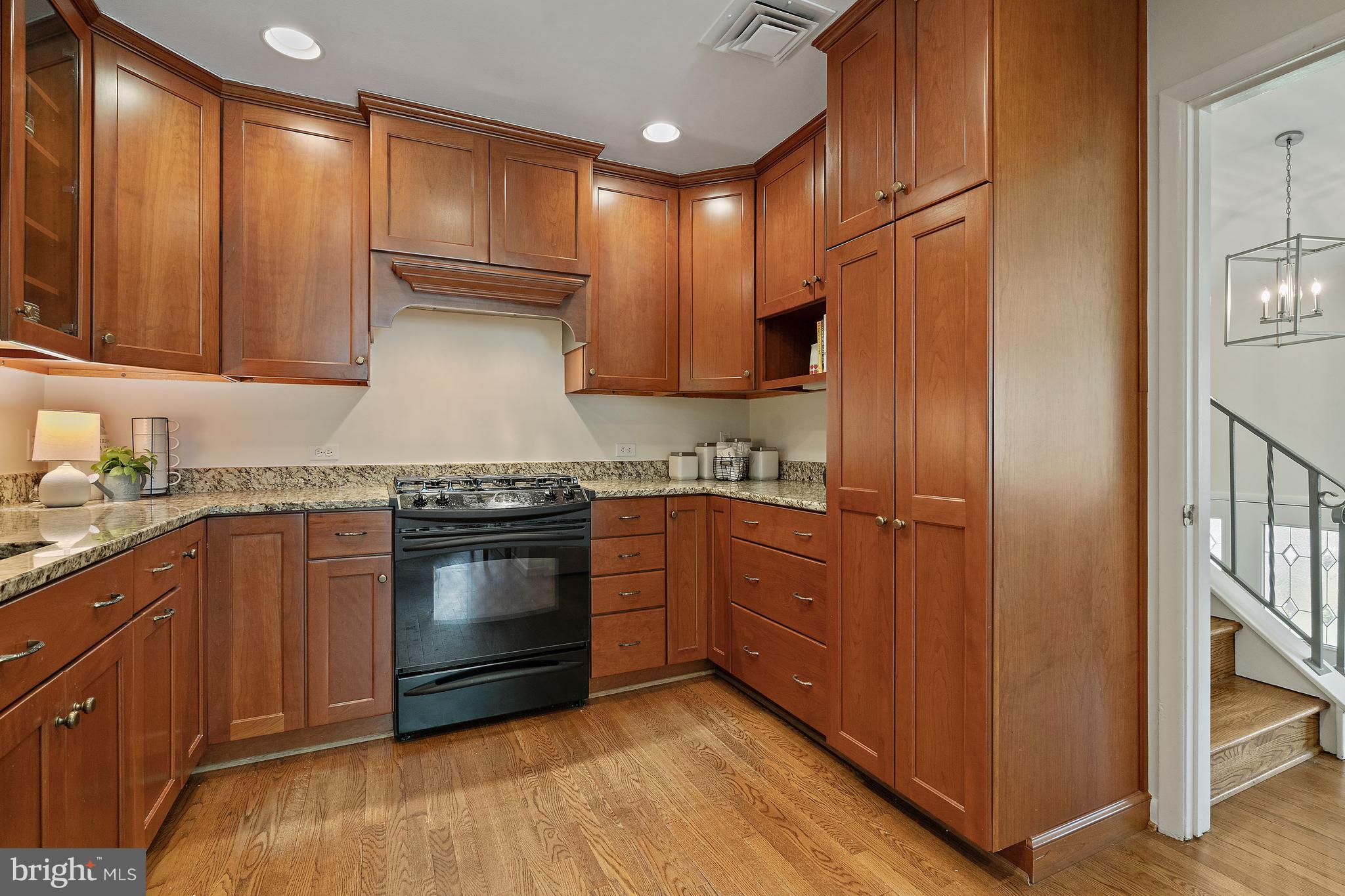 7209 Gordons Road Falls Church, VA 22043 - Photo 7 of 33 Gourmet Kitchen