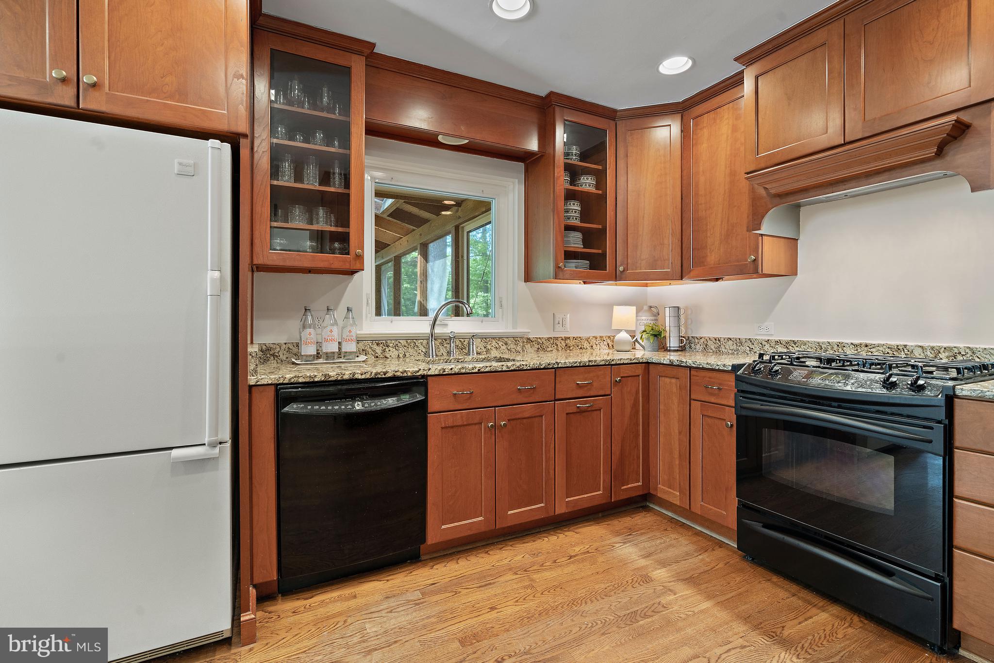 7209 Gordons Road Falls Church, VA 22043 - Photo 8 of 33 Gourmet Kitchen