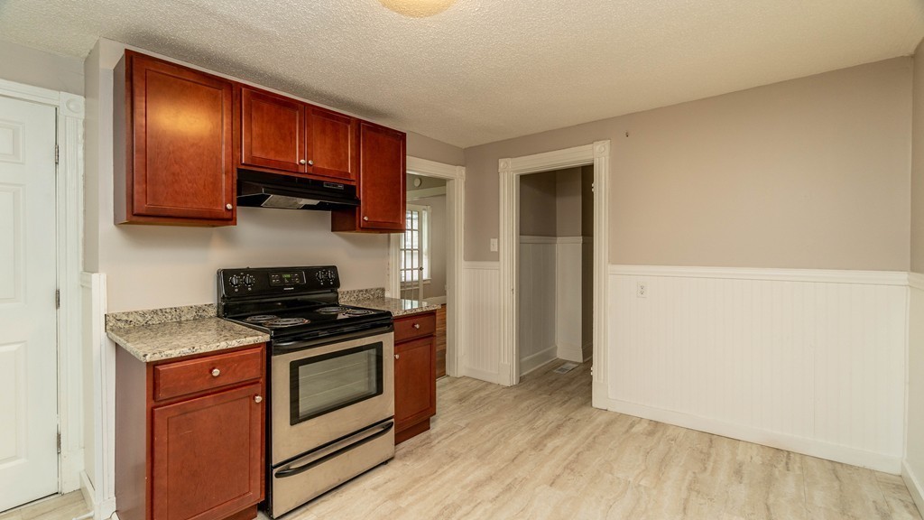 556 Springfield Street Chicopee, MA 01013 - Photo 5 of 26 Gallery Image 5
