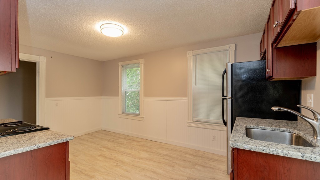 556 Springfield Street Chicopee, MA 01013 - Photo 6 of 26 Gallery Image 6