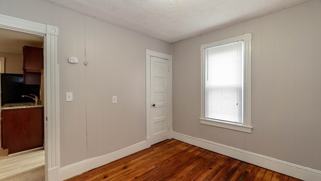556 Springfield Street Chicopee, MA 01013 - Photo 9 of 26 Gallery Image 9