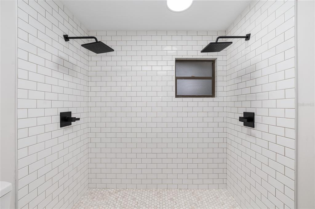 320 Southeast 41st Avenue Ocala, FL 34471 - Photo 12 of 45 a bathroom with a shower